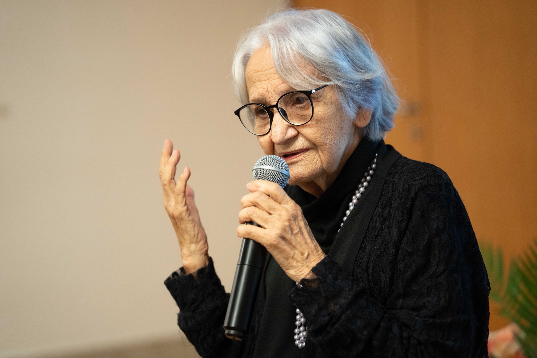 Maria Gouveia durante uma conversa pública